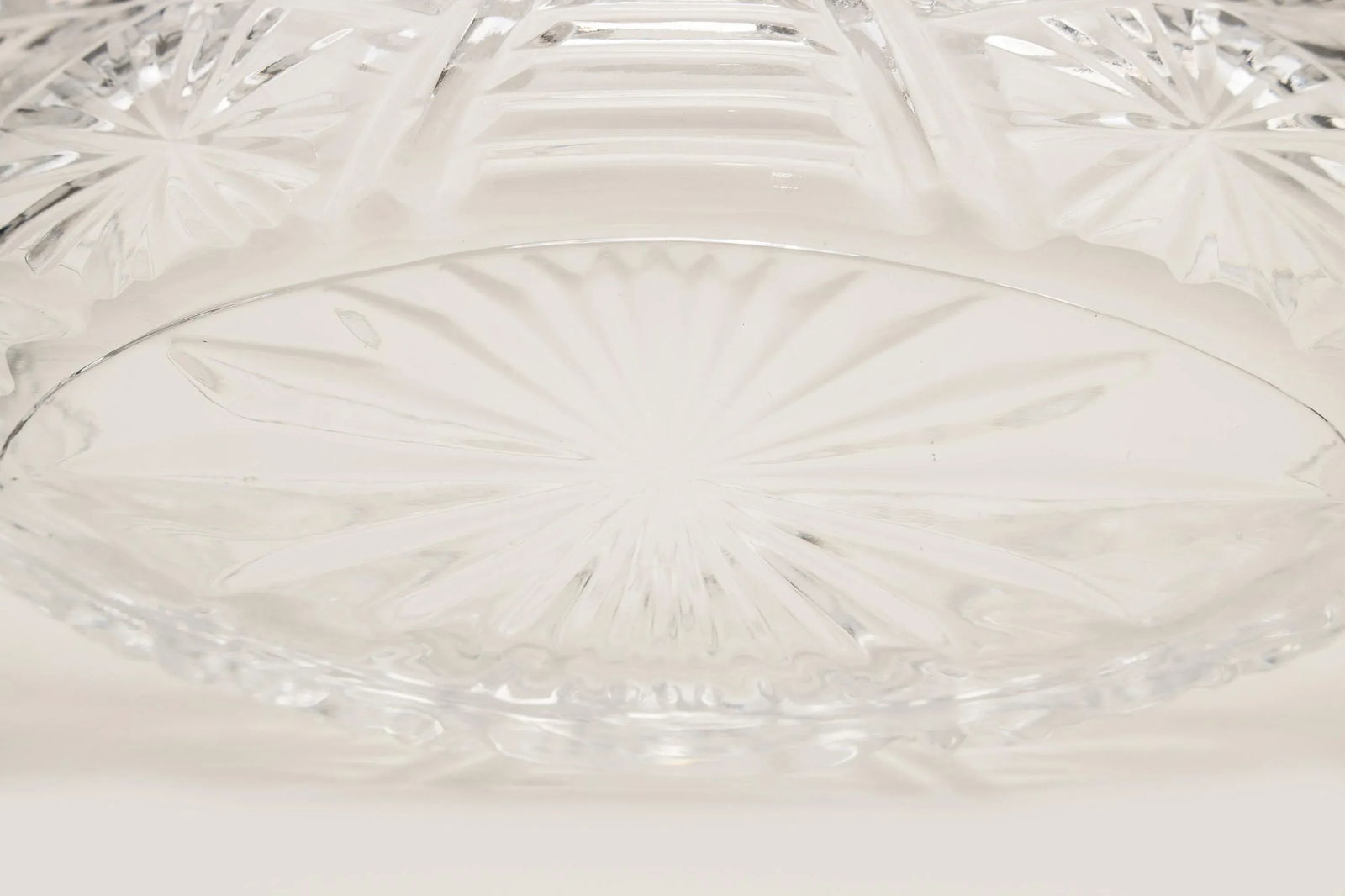 Circa 1960s European Diamond Cut Crystal Serving Bowl - 9