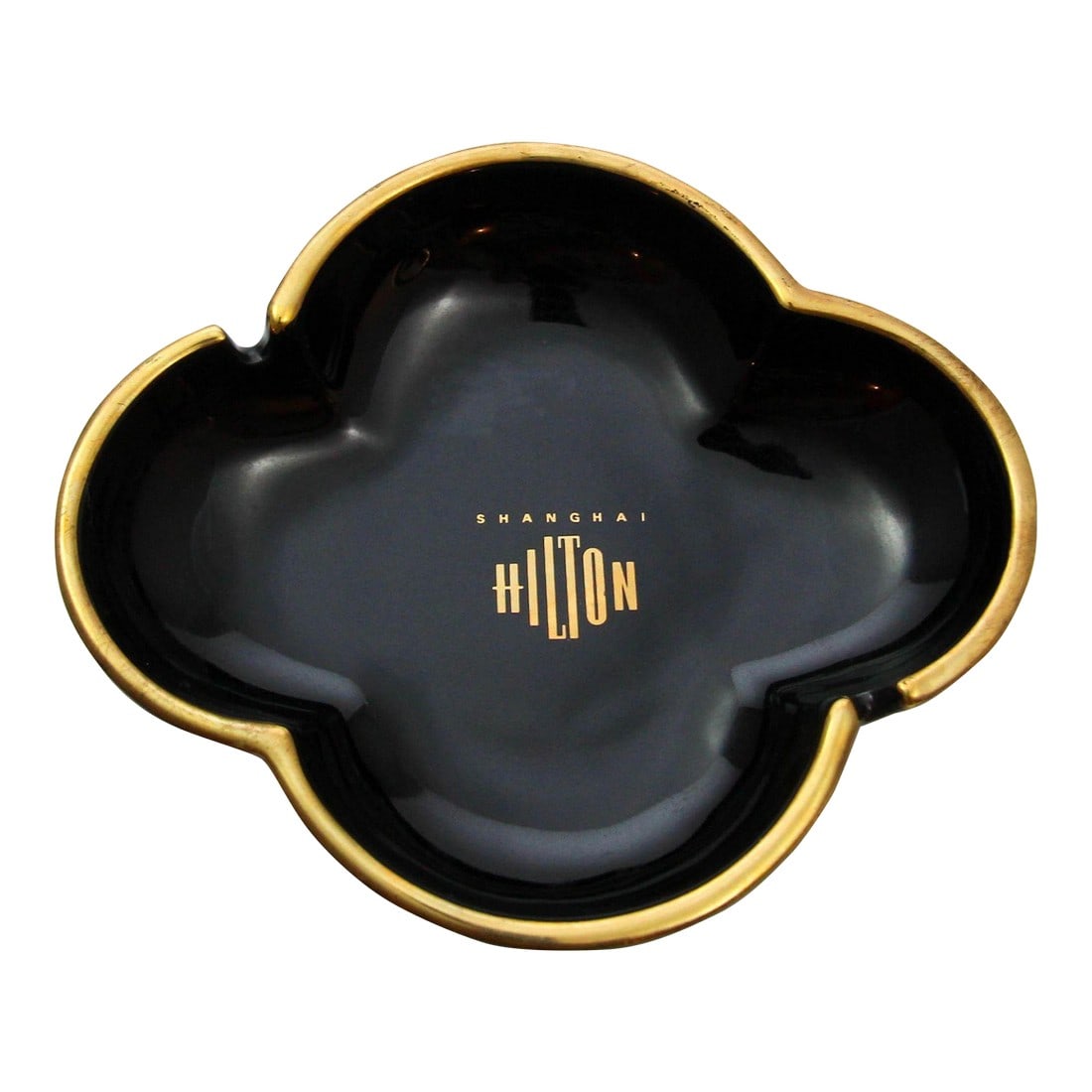 Collectible Shanghai Hilton Porcelain Cigar Ashtray Dish 1980s: Vintage Large Collectible Shanghai Hilton Porcelain Ashtray Dish 1980s. Jewellery, Pin Dish, Ashtray, Shanghai Hilton 5 star Resort Hotel. Large cigar ashtray in a clover shape. Vintage advertising