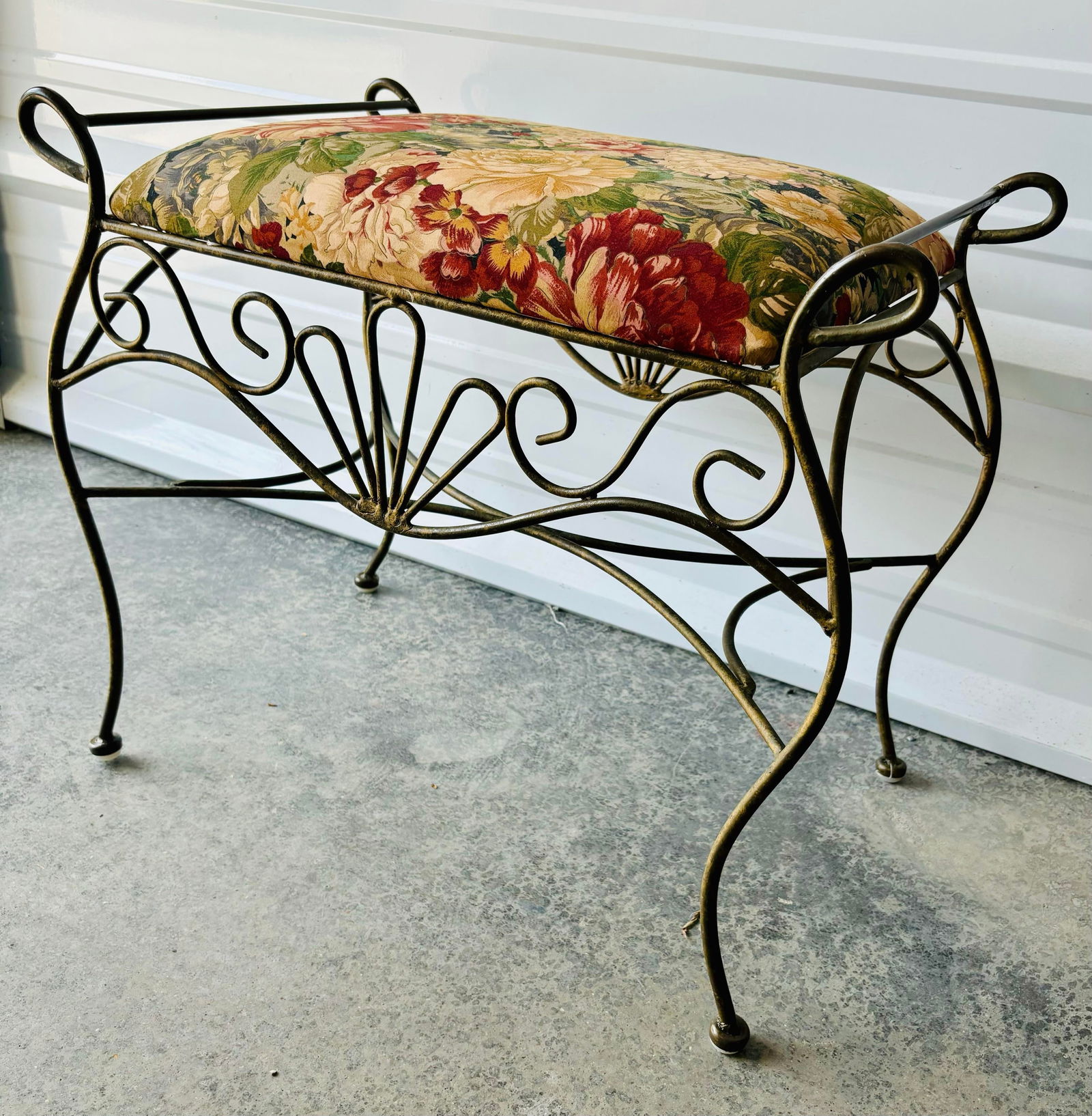 1970s Vintage Italian Gold Gilt Brass Boudoir Hollywood Regency Vanity Bench With Attached Cushion - 2