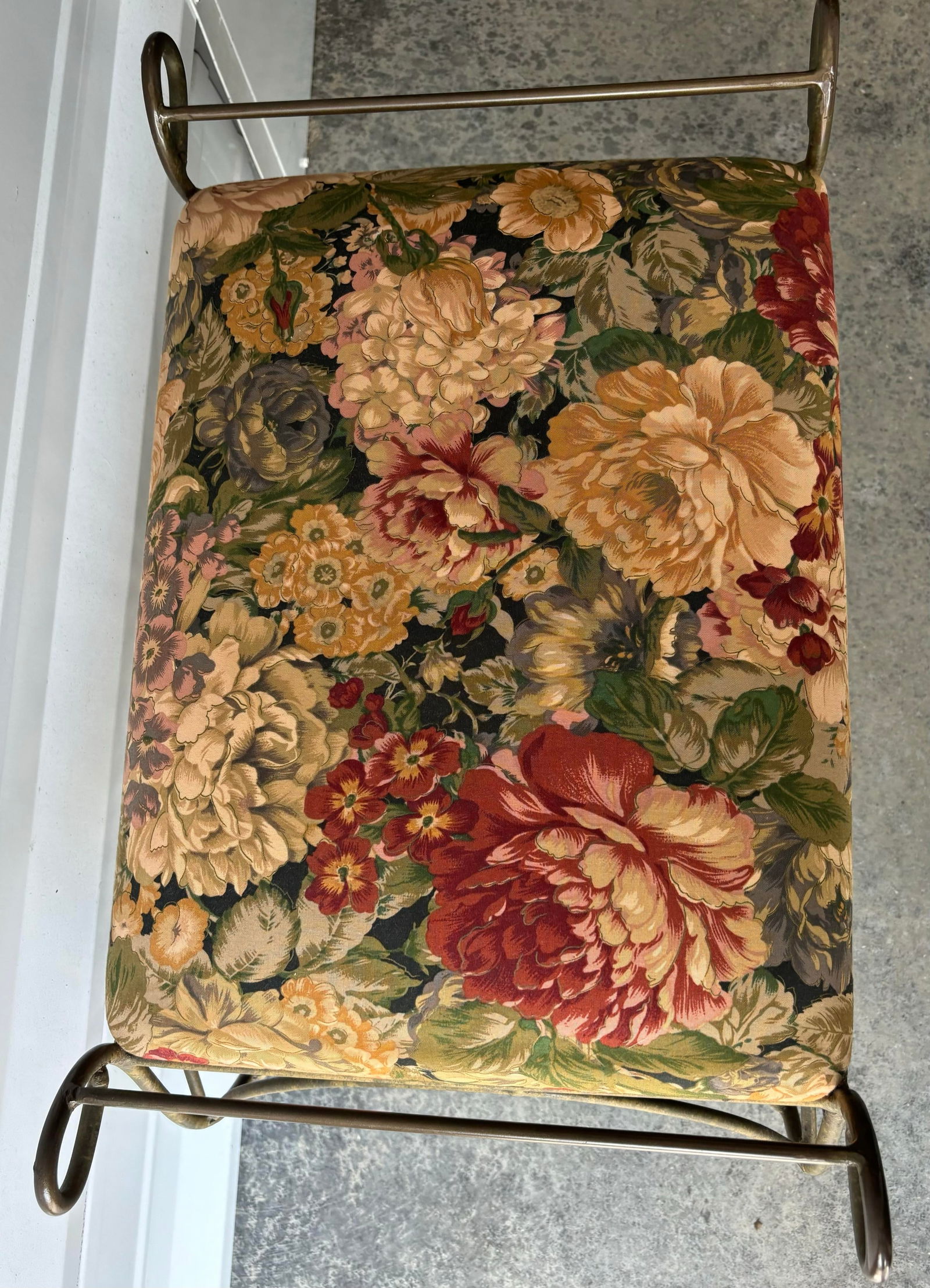 1970s Vintage Italian Gold Gilt Brass Boudoir Hollywood Regency Vanity Bench With Attached Cushion - 5