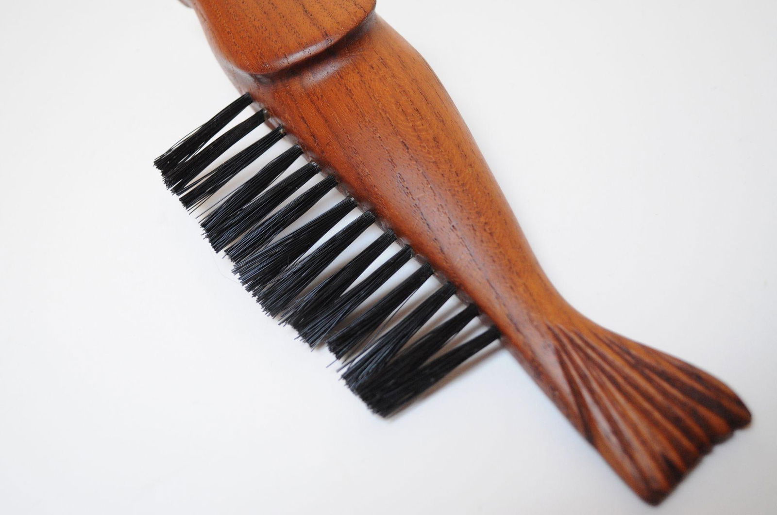 Vintage Italian "Fish" Crumb Brush and Pan in Teak and Brass - 11