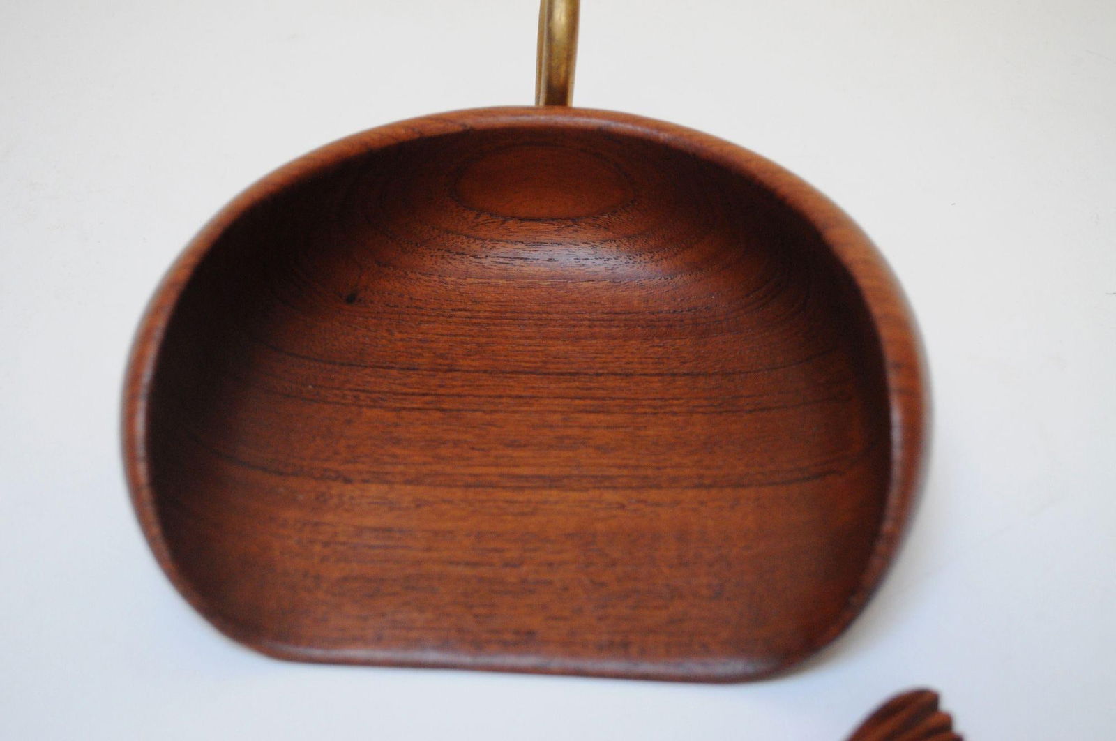 Vintage Italian "Fish" Crumb Brush and Pan in Teak and Brass - 5