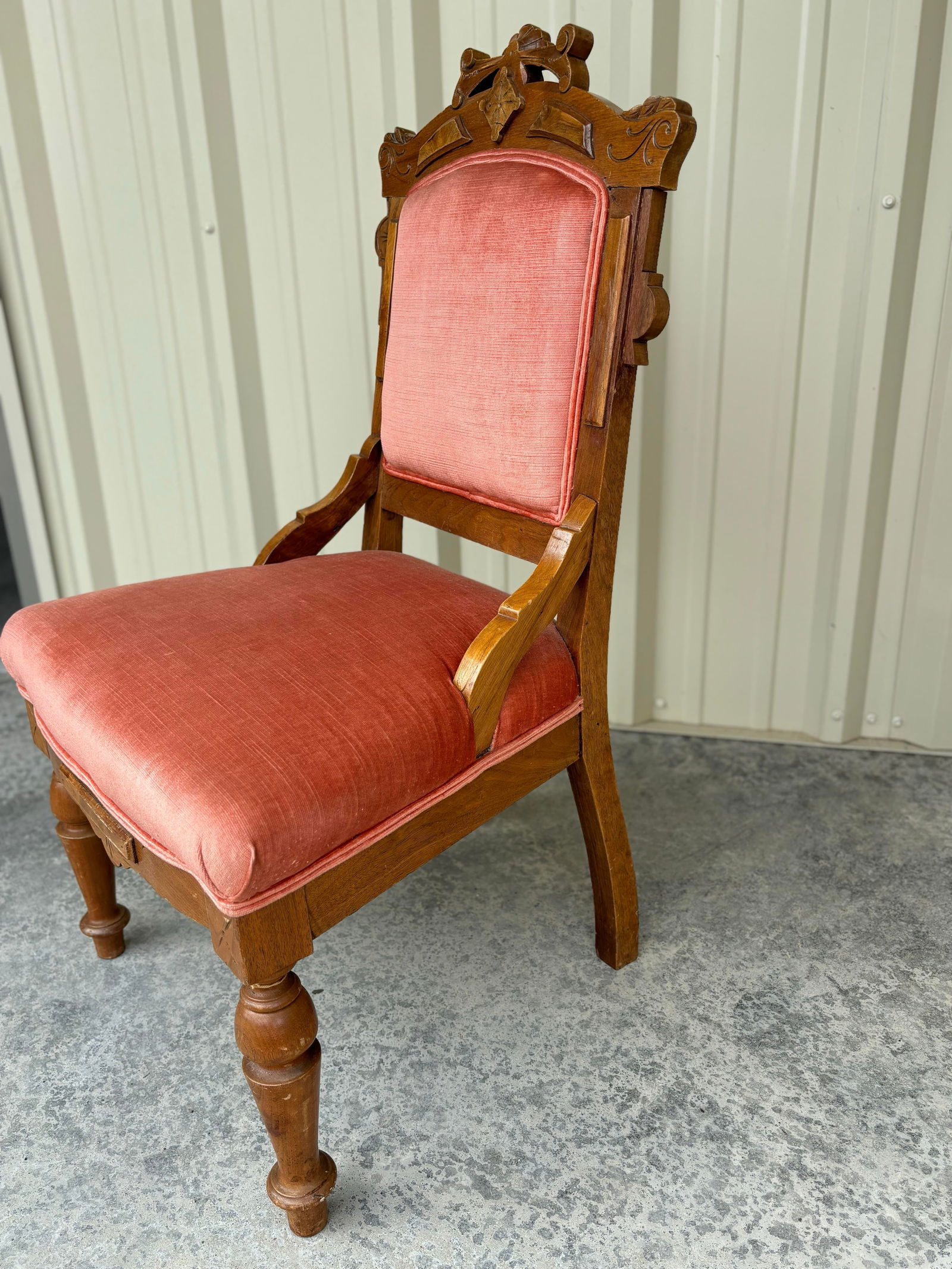 1920s Antique Victorian Eastlake Carved Mahogany Chair With Salmon Pink Velvet - 3