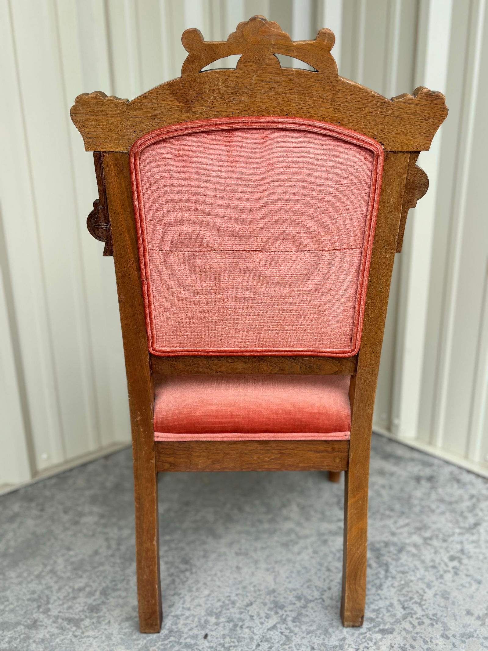 1920s Antique Victorian Eastlake Carved Mahogany Chair With Salmon Pink Velvet - 6