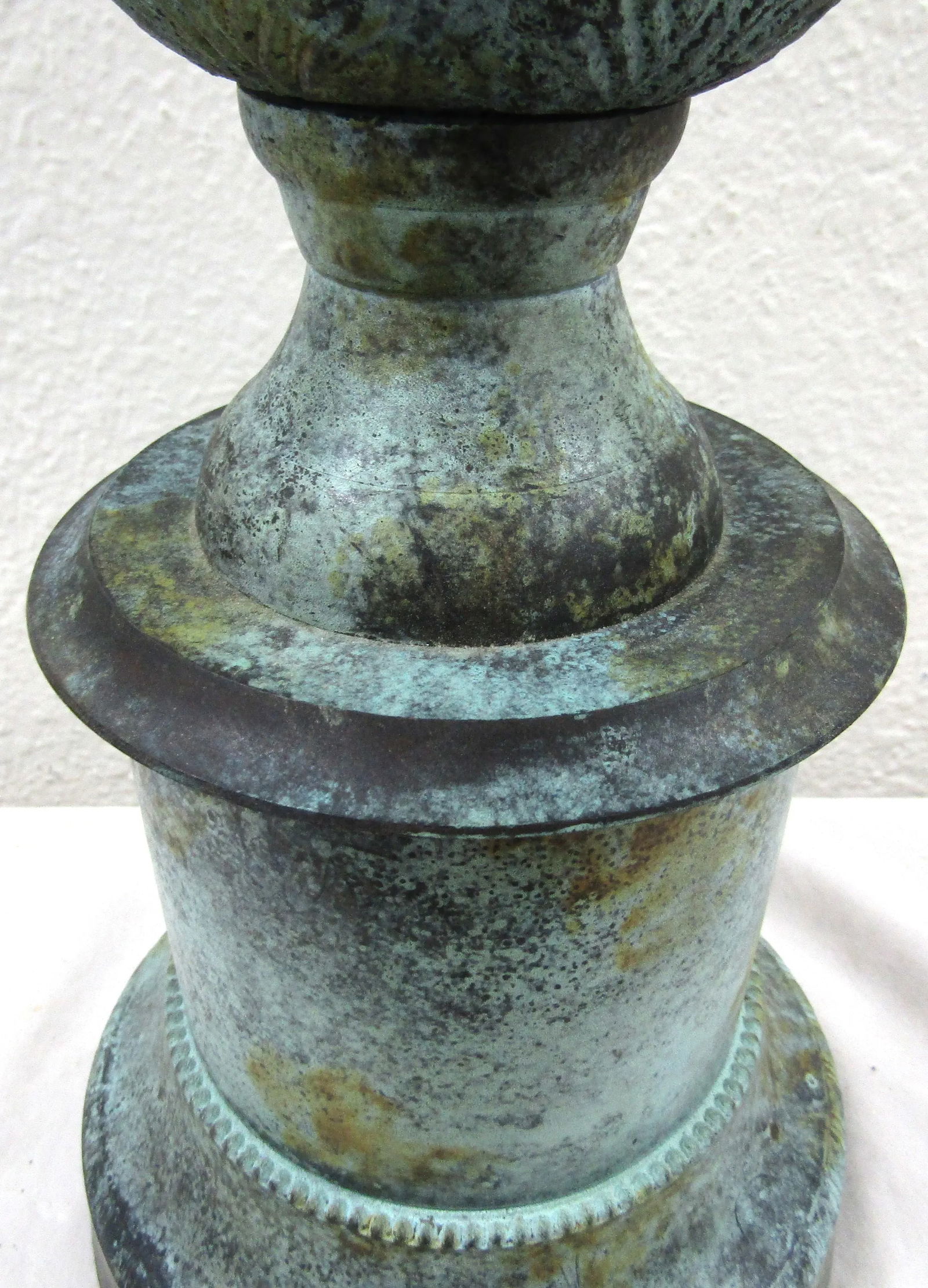 Vintage Bronze Acorn on Pedestal Table Lamp With Lampshade - 5