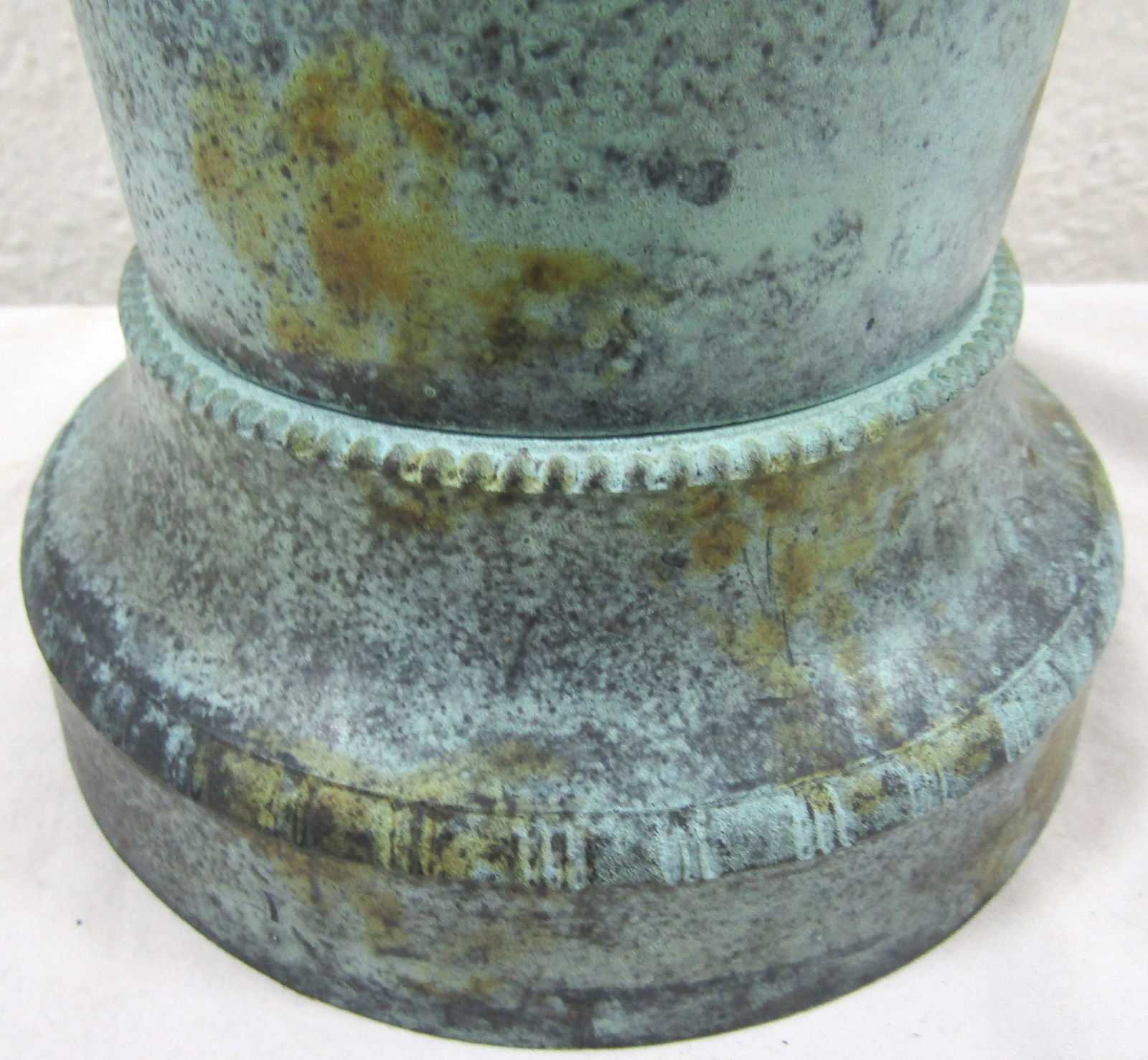 Vintage Bronze Acorn on Pedestal Table Lamp With Lampshade - 6