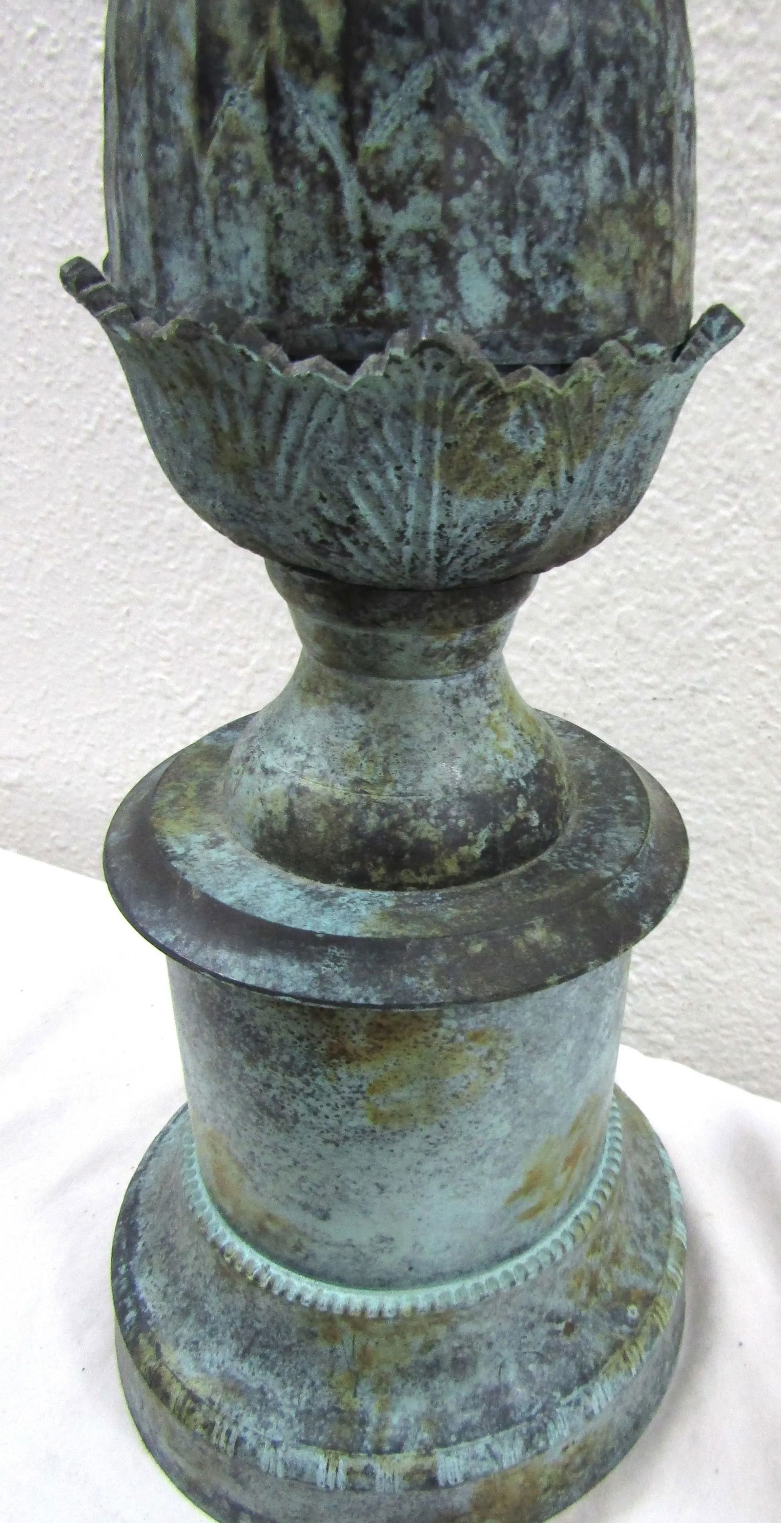 Vintage Bronze Acorn on Pedestal Table Lamp With Lampshade - 8