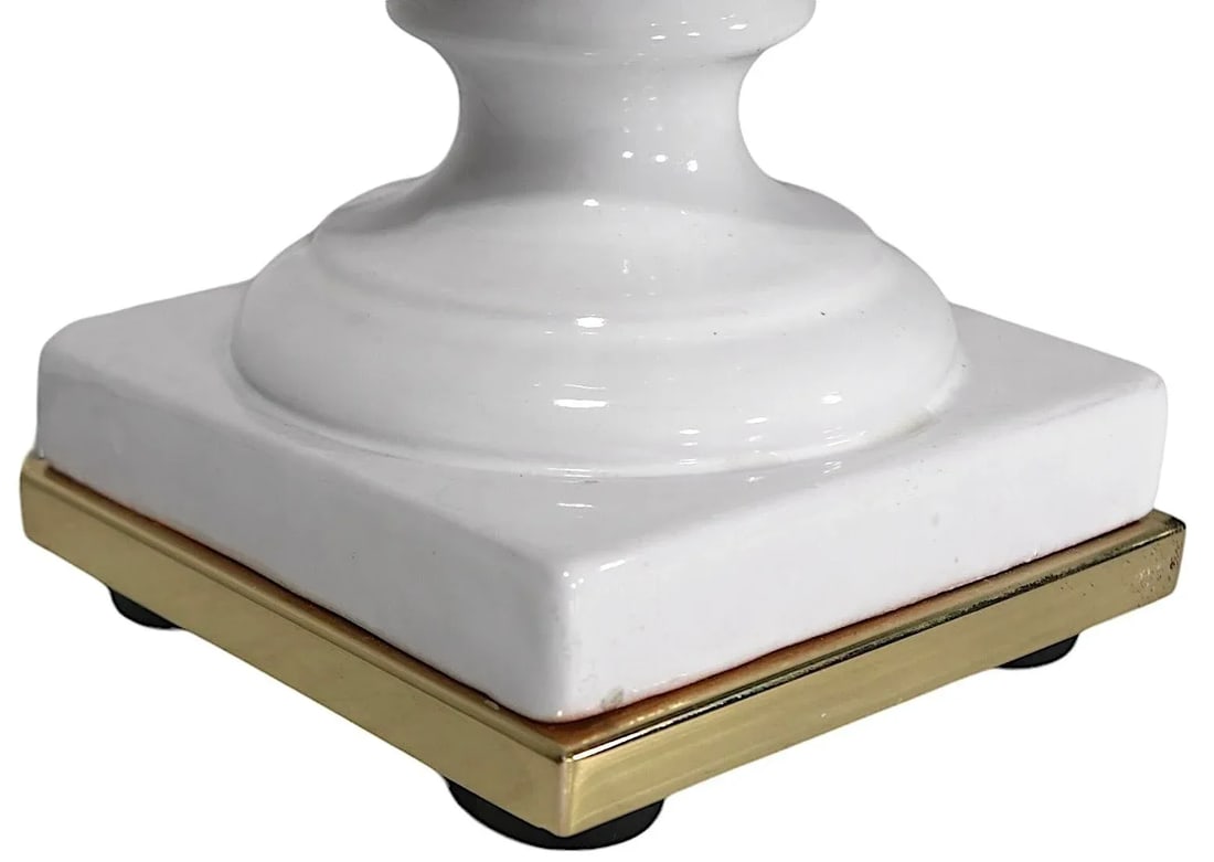 Mid Century White Ceramic Urn Form Table Lamp Made in Italy C 1970's - 3