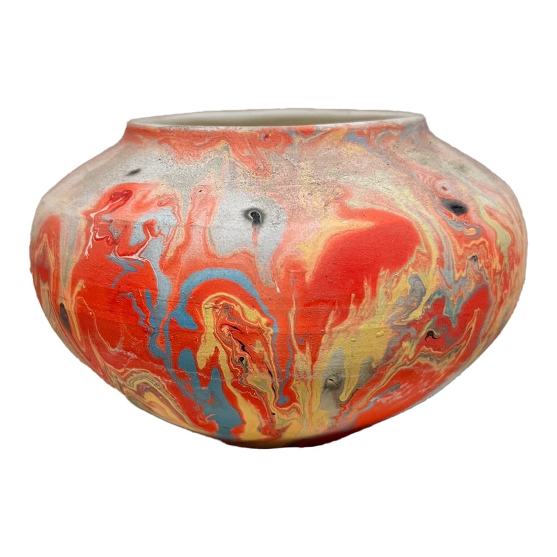 Nemadji Ceramic Indian Art Pottery Red Vase Moose Lake, Minnesota: AMBIANIC presents Vintage Nemadji Indian Art Pottery Ceramic Red Vase 3.5 h x 5 diameter Original vintage, refer to images listed. Condition: Alterations: Original Condition Unaltered Imperfections: S