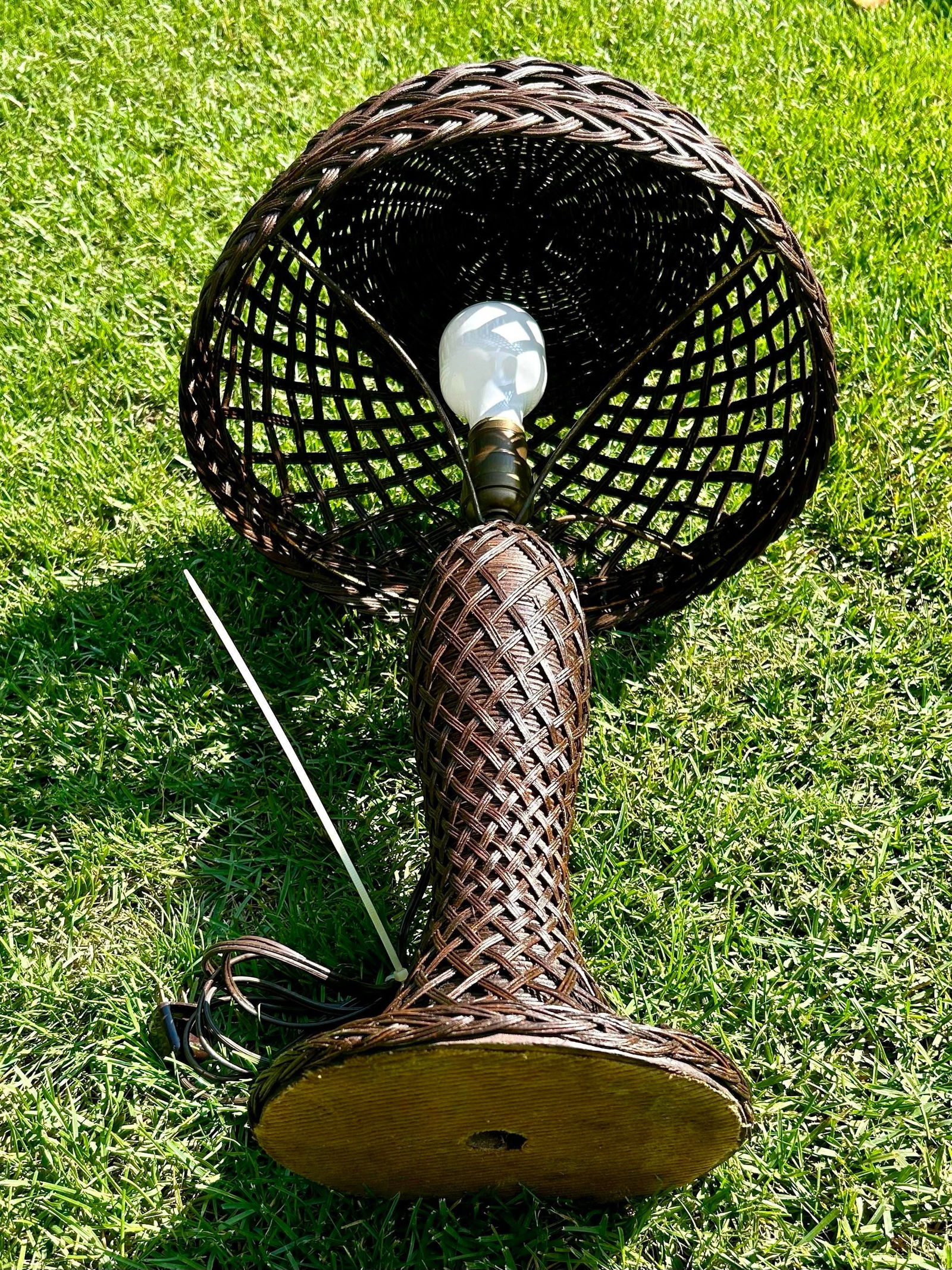 Heywood Wakefield Style Wicker/Rattan Woven, Mushroom-Shaped Table Lamp, Circa 1920-30's - 7