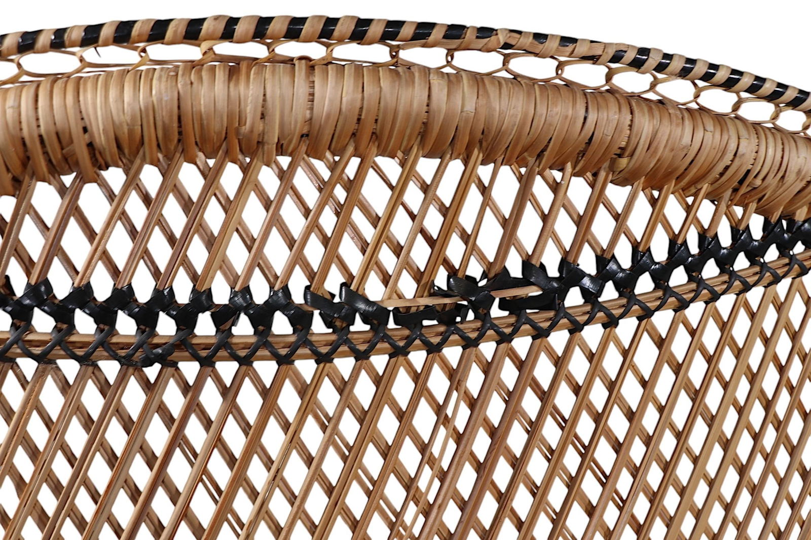 Vintage Wicker Emanuelle Peacock Chair - 11