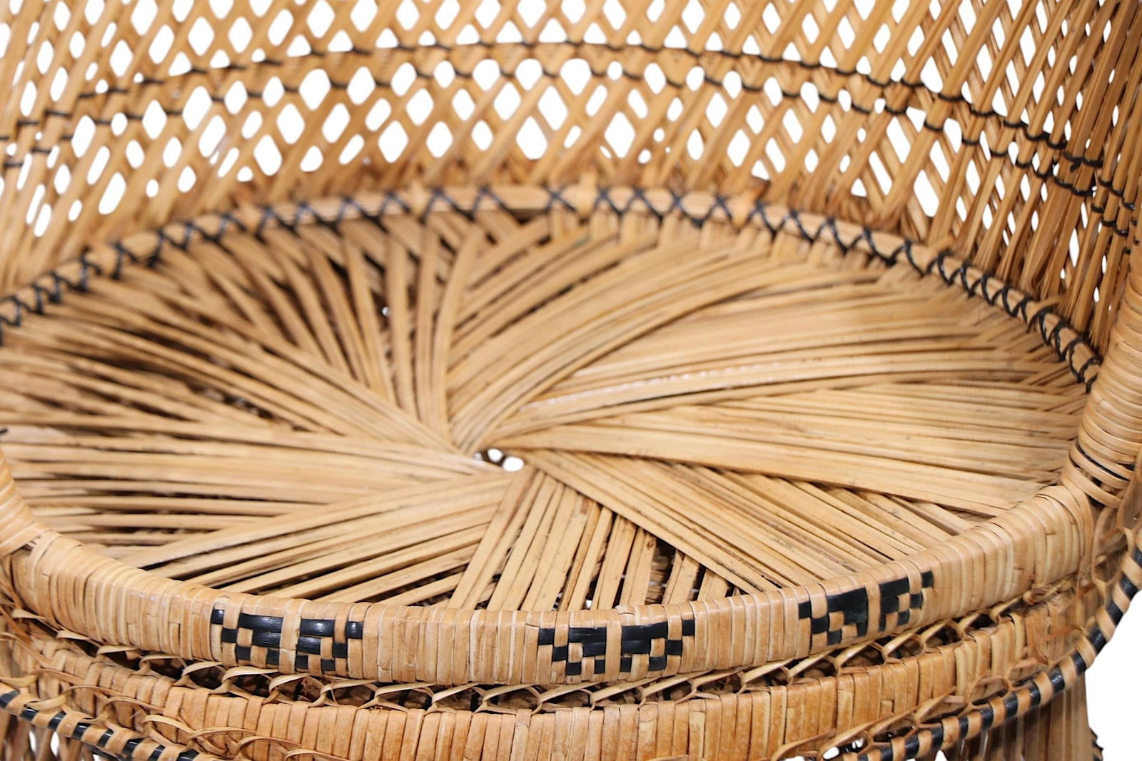 Vintage Wicker Emanuelle Peacock Chair - 5