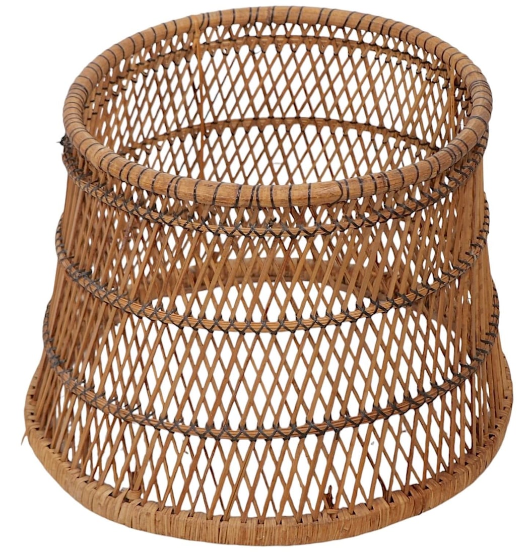 Vintage Wicker Emanuelle Peacock Chair - 8