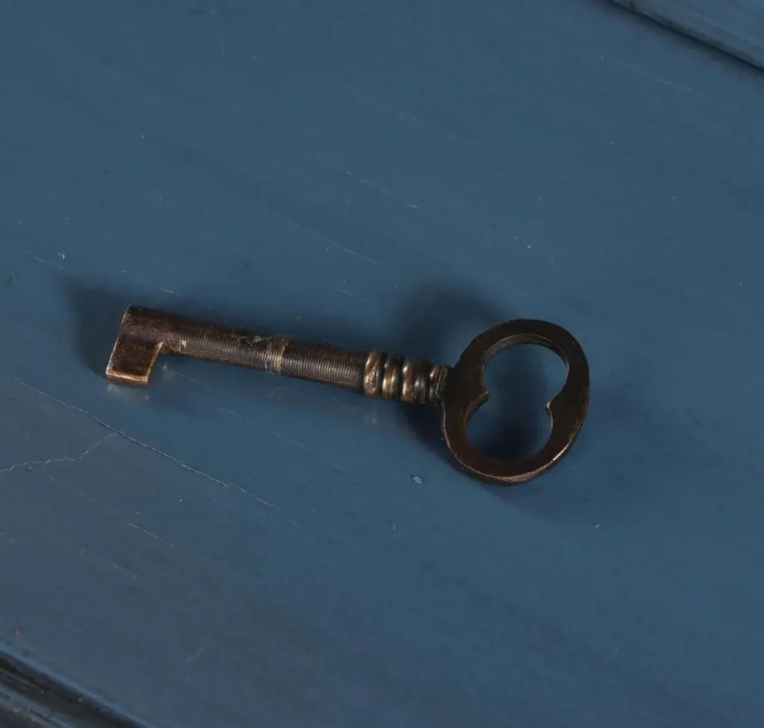1930s Tall Blue Italian Tuscan Themed Bar Cabinet - 3
