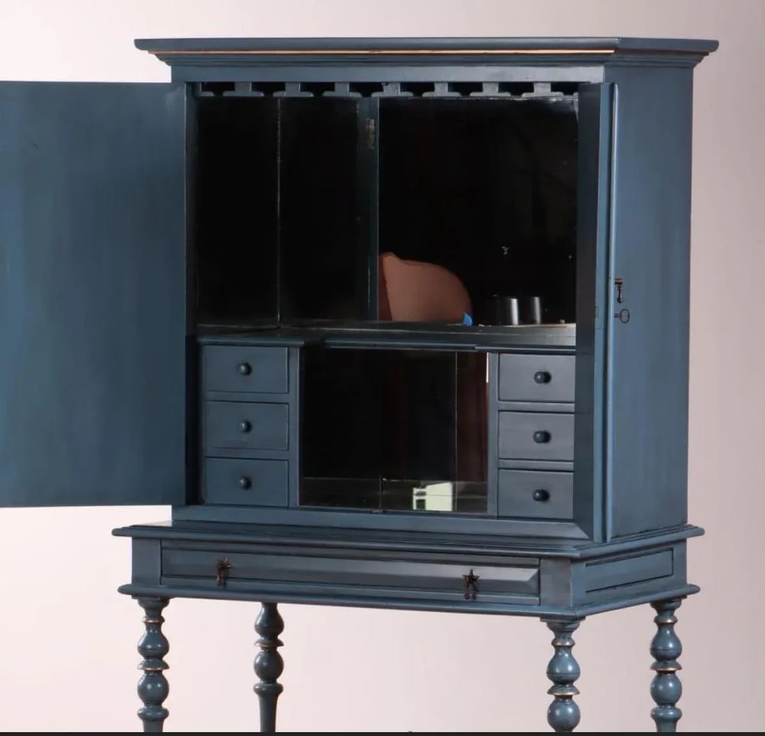 1930s Tall Blue Italian Tuscan Themed Bar Cabinet - 4