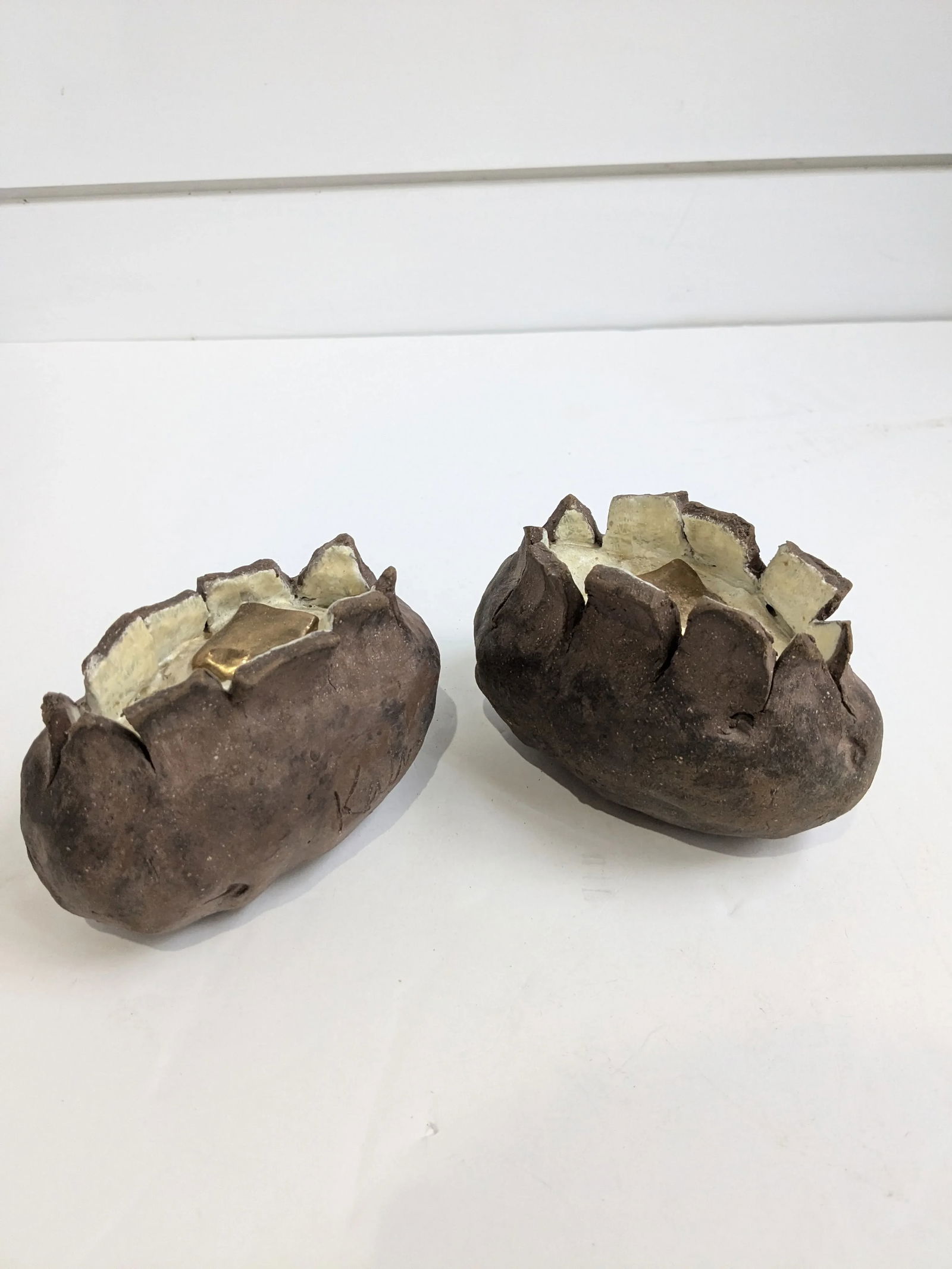 Pair of Artist Signed Ceramic Baked Potatoes, Mid 20th Century - 10