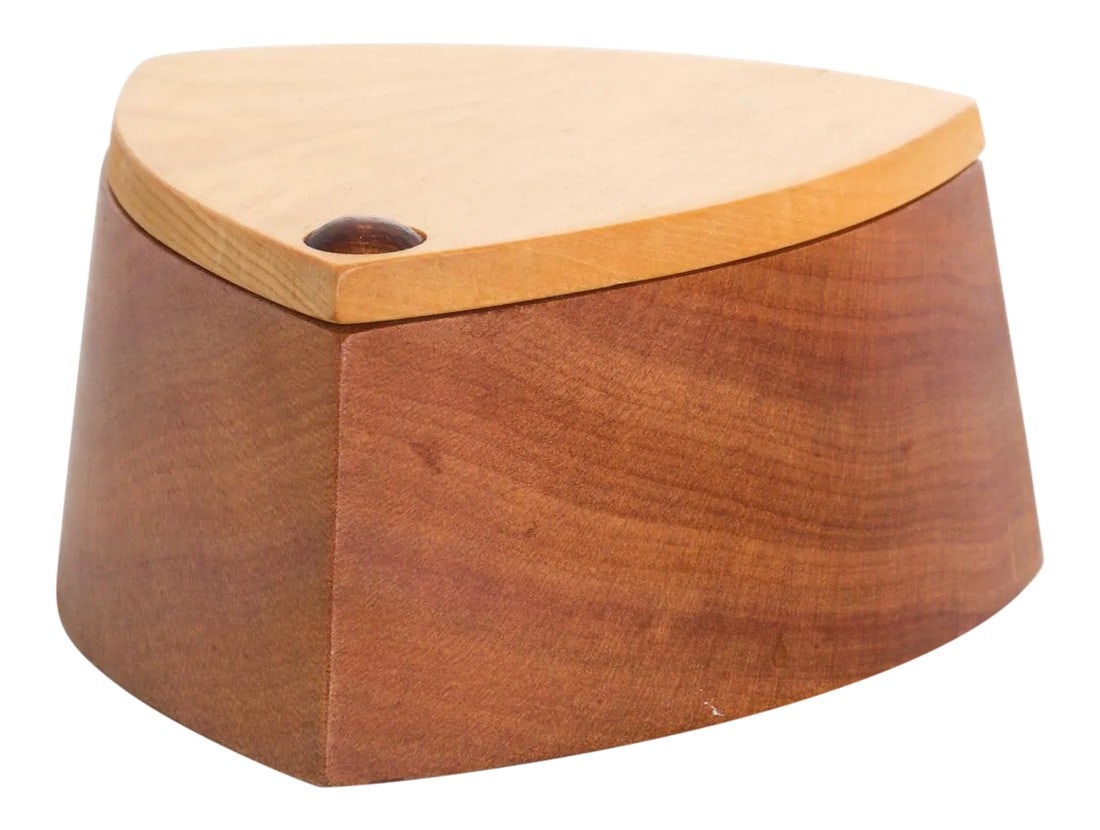 1960s Modernist Huon Pine Small Wood Box: AMBIANIC presents Modernist Wood Vintage Jewelry Box Huon Pine Wood 1.75 h x 3.38 diameter Signed Rodeo Creations Myrtle Box. Original Vintage Unrestored Condition. Please review all images. Condition