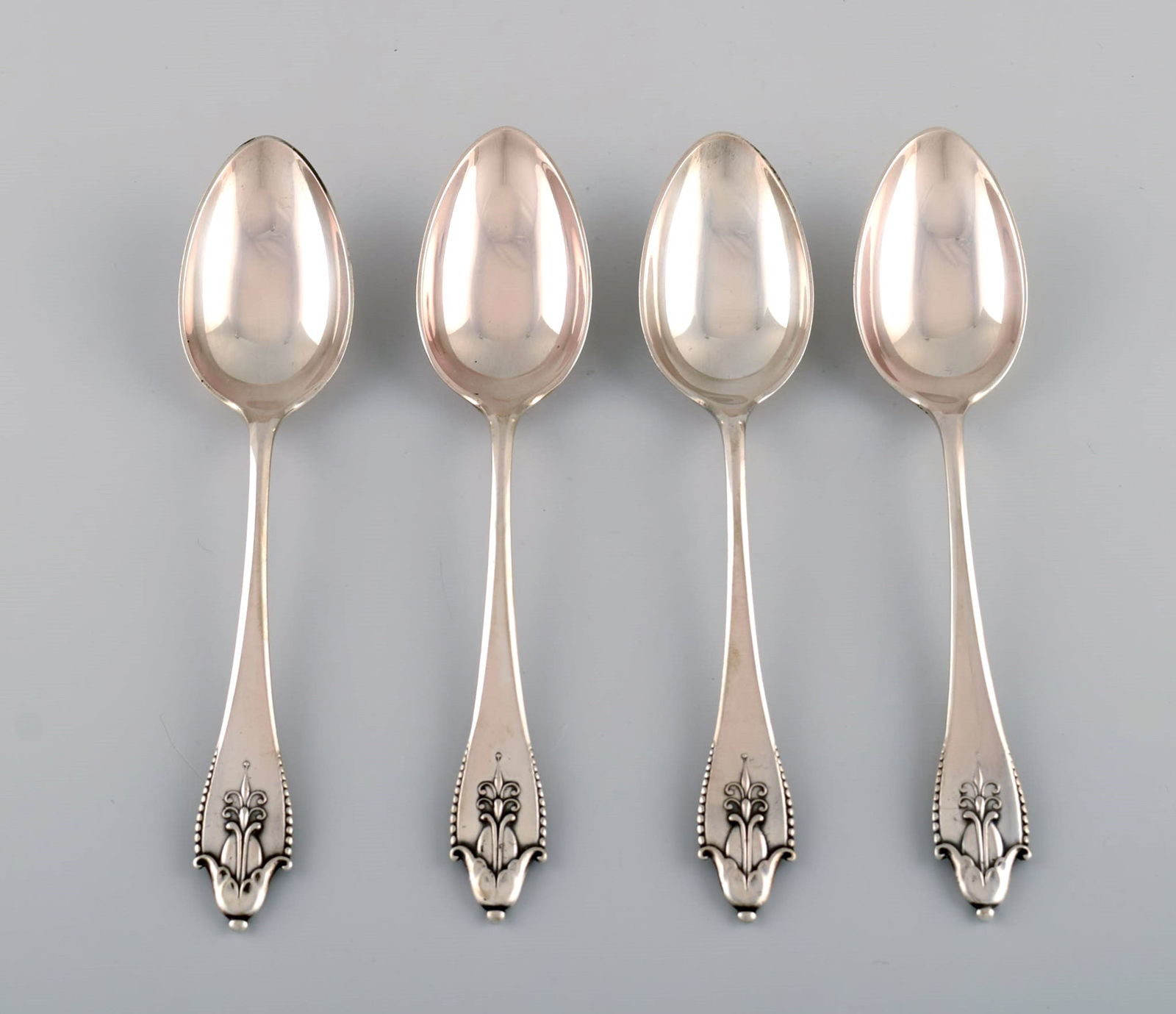 Four Georg Jensen Akkeleje dessert spoons in silver (830). Dated 1920. (1 of 5)