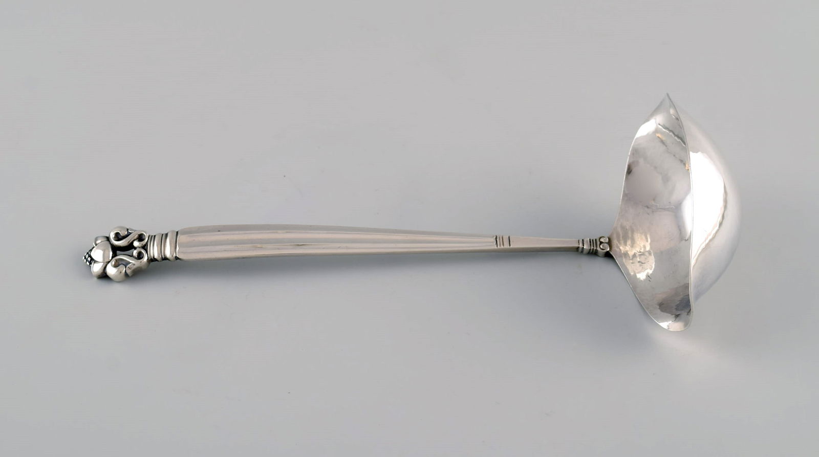 Georg Jensen Acorn sauce spoon in sterling silver.: Title:Georg Jensen Acorn sauce spoon in sterling silver. Description:Georg Jensen Acorn sauce spoon in sterling silver. Length: 20 cm. In excellent condition. Stamped. Our skilled Georg Jensen silvers