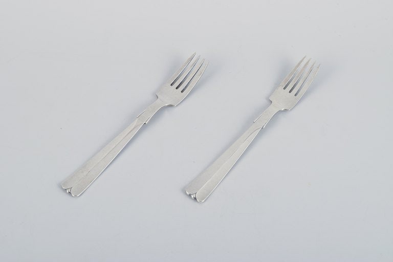 Hans Hansen silverware, Arvesølv no. 7. Two art deco lunch forks in Danish 830 silver. (1 of 5)