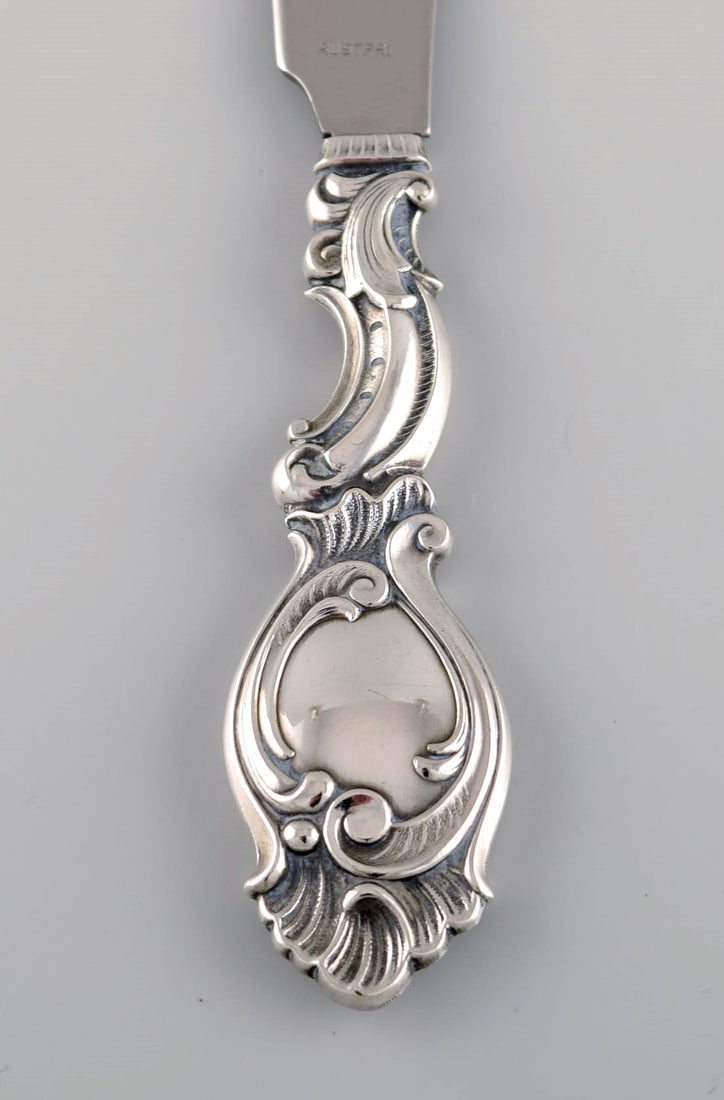 Danish silversmith. Five serving parts in silver (830). Rococo style, 1940s. - 5