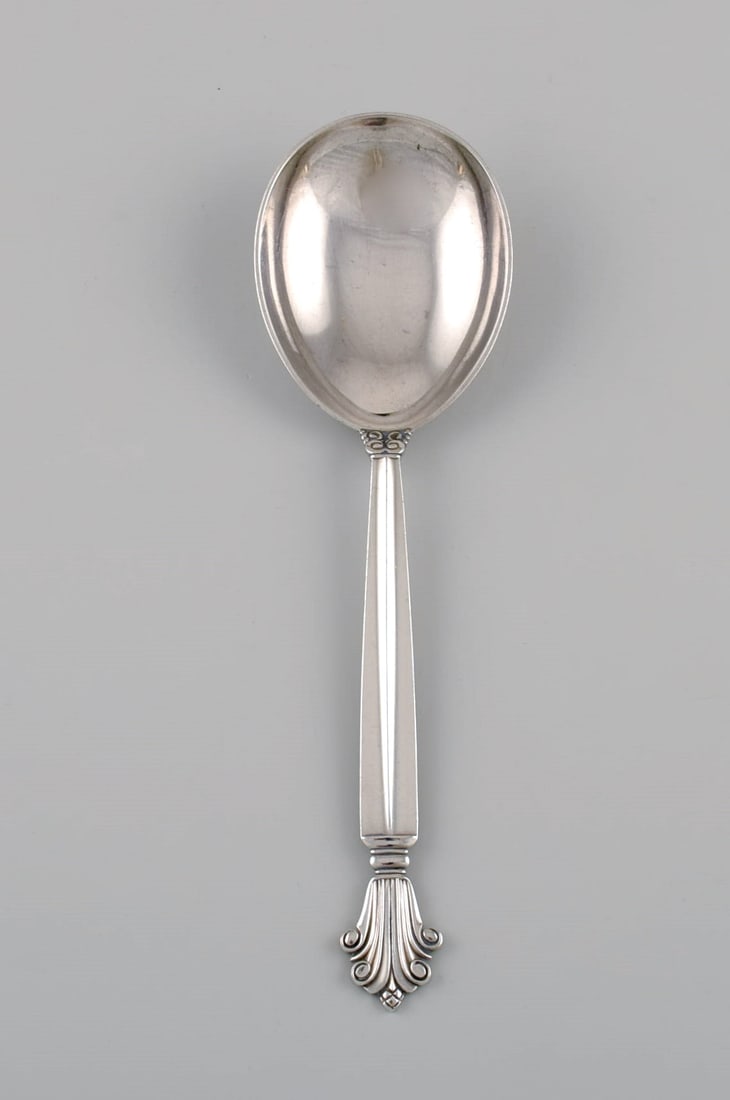 Georg Jensen Acanthus serving spoon in sterling silver.: Title:Georg Jensen Acanthus serving spoon in sterling silver. Description:Georg Jensen Acanthus serving spoon in sterling silver. Length: 20.5 cm. In excellent condition. Stamped. Our skilled Georg Je