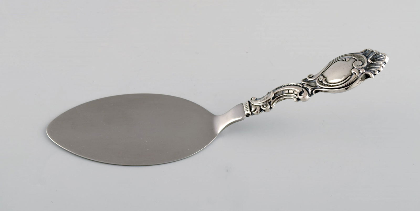 Danish silversmith. Three serving parts in silver (830). Rococo style, 1940s. - 2