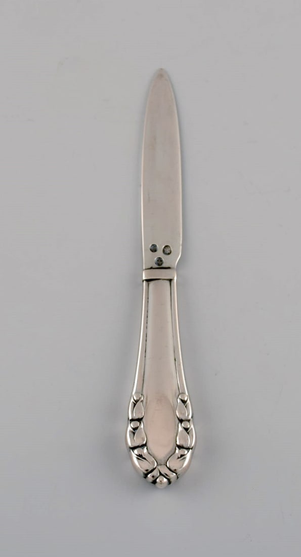Eight early Georg Jensen Lily of the valley fruit / butter knives in solid silver (830). Dated - 4
