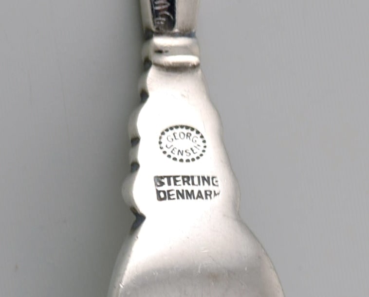 Georg Jensen Acanthus cold meat fork in sterling silver. - 4