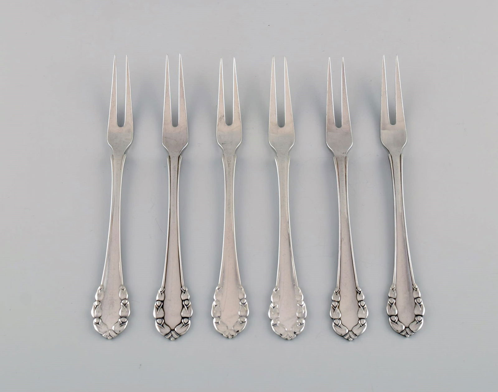 Six Georg Jensen Lily of the Valley cold meat forks in sterling silver.: Title:Six Georg Jensen Lily of the Valley cold meat forks in sterling silver.Description:Six Georg Jensen Lily of the Valley cold meat forks in sterling silver. Length: 16 cm. In excellent condition.