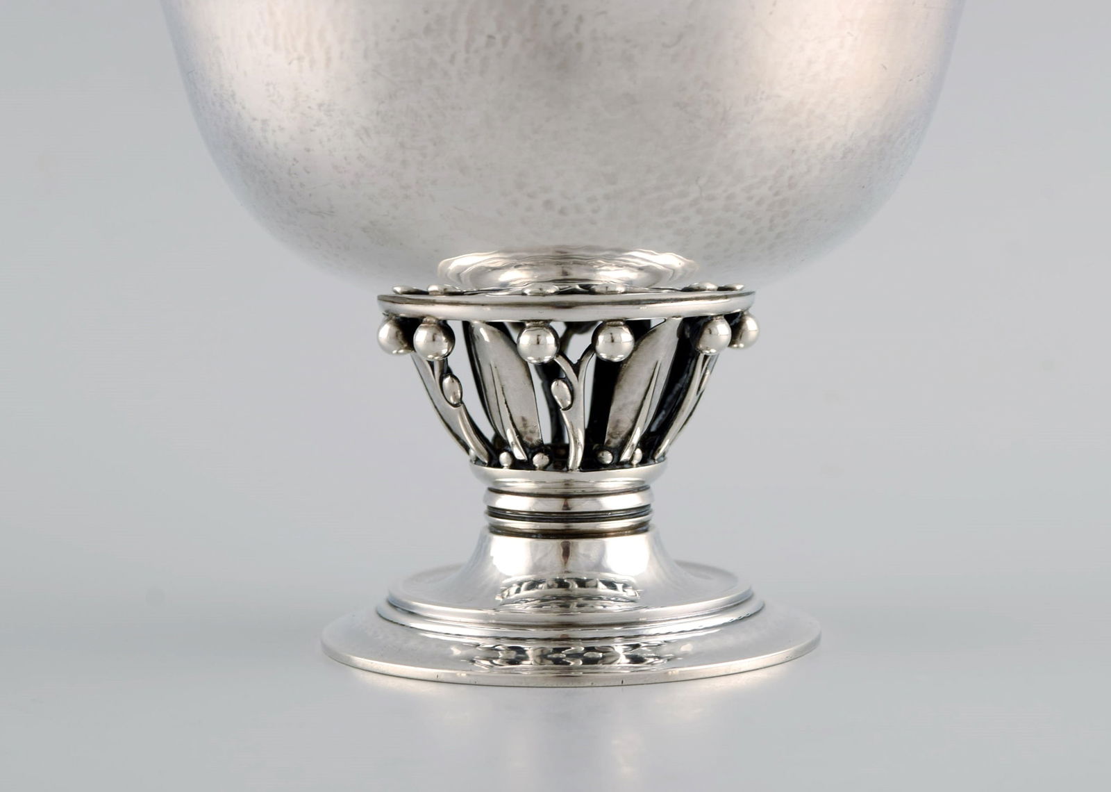 Georg Jensen "Louvre" bowl / compote in sterling silver. Art nouveau style with nature's organic - 4