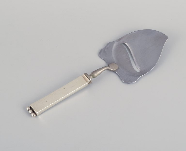 Evald Nielsen, Denmark, Art Deco cheese slicer in silver and stainless steel. - 3