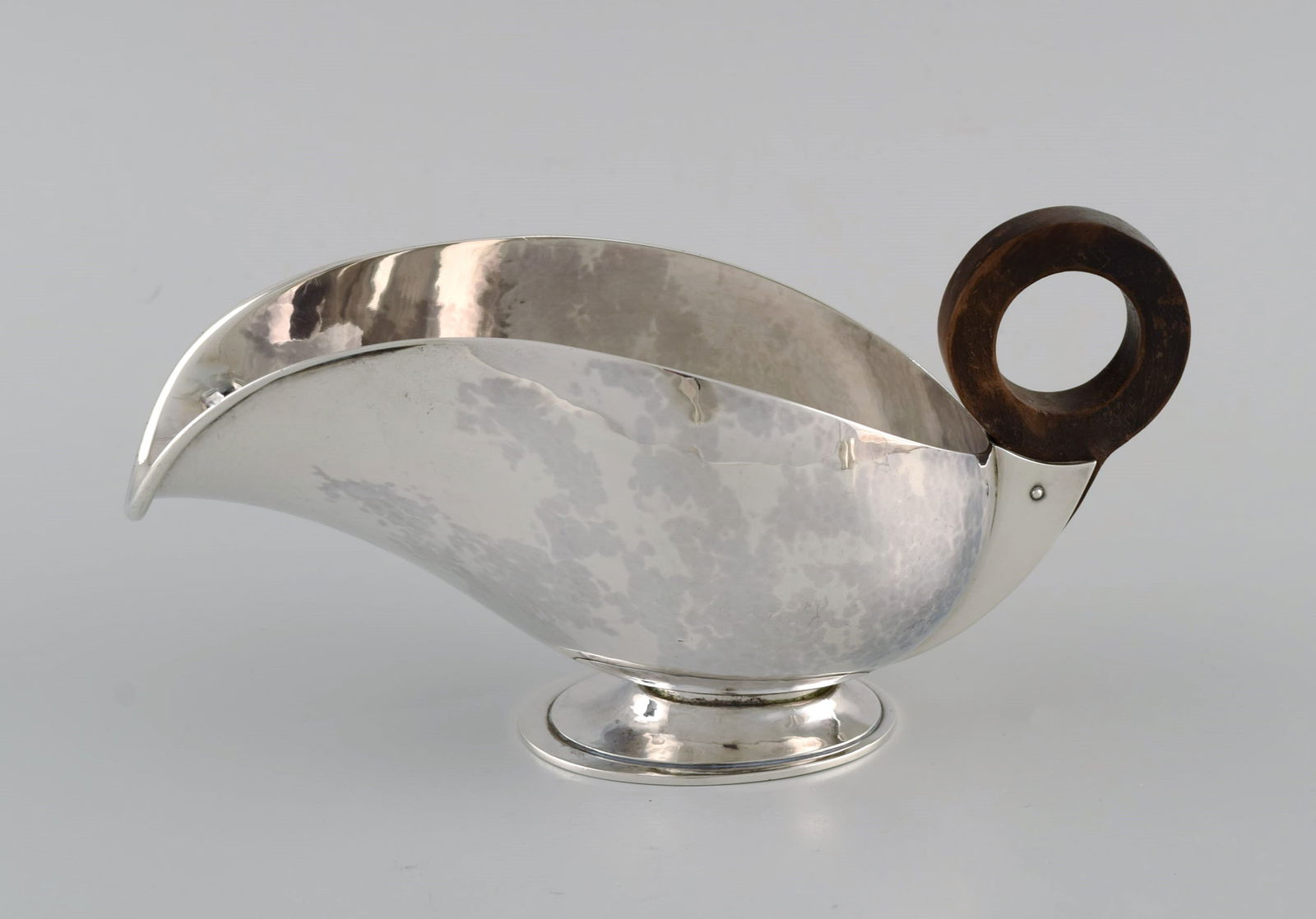 Hans Hansen (1884 - 1940), Denmark. Art deco / funkis sauce jug in sterling silver with handle in - 2