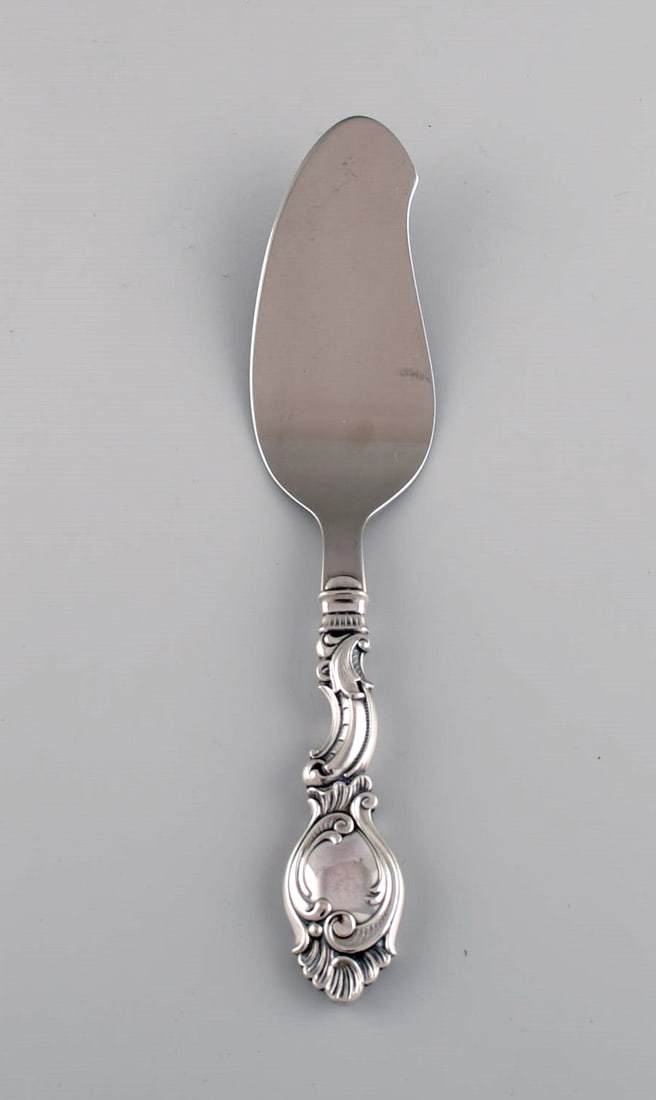 Danish silversmith. Three serving parts in silver (830). Rococo style, 1940s. - 3
