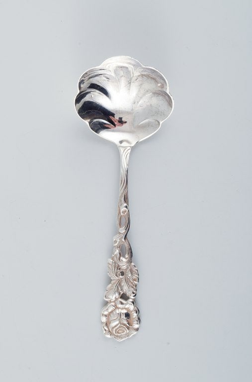 A collection of 6 pieces of various silver and new silver. Sandwich tong, spoons and more. - 4