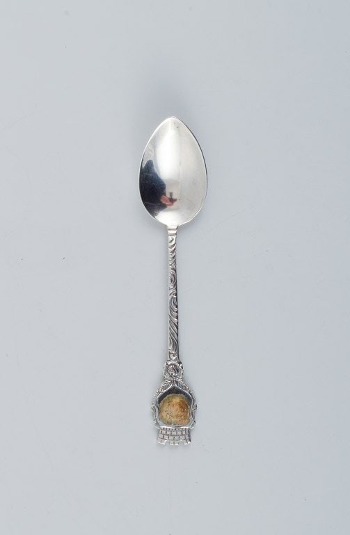 A collection of 6 pieces of various silver and new silver. Sandwich tong, spoons and more. - 6