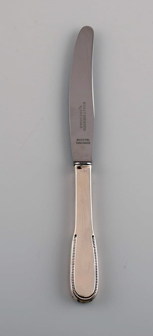 Four Evald Nielsen number 14 small lunch knives in hammered silver (830) and stainless steel. 1920s. - 2