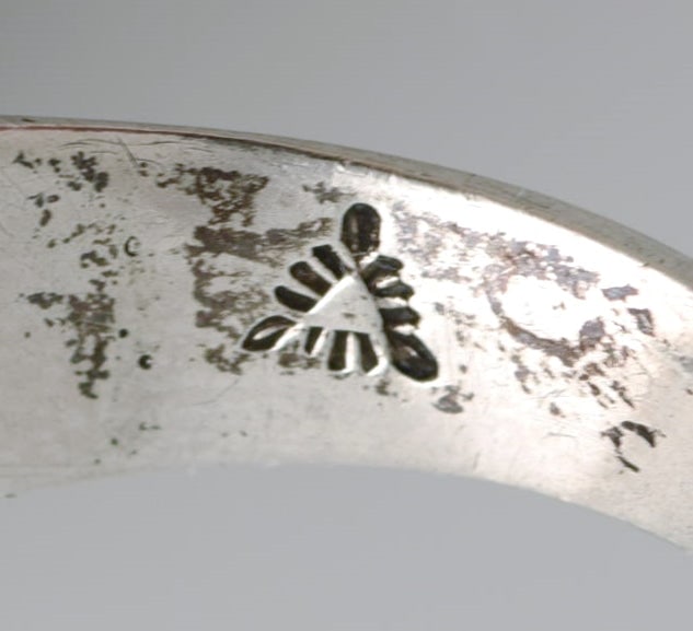 European silversmith. Antique silver tea strainer on tripod with shaft in turned ebony. Gilded - 8