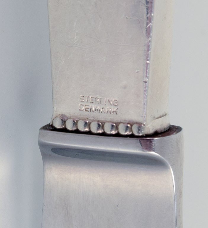 Georg Jensen Beaded. Two short-handled dinner knives in sterling silver. - 3