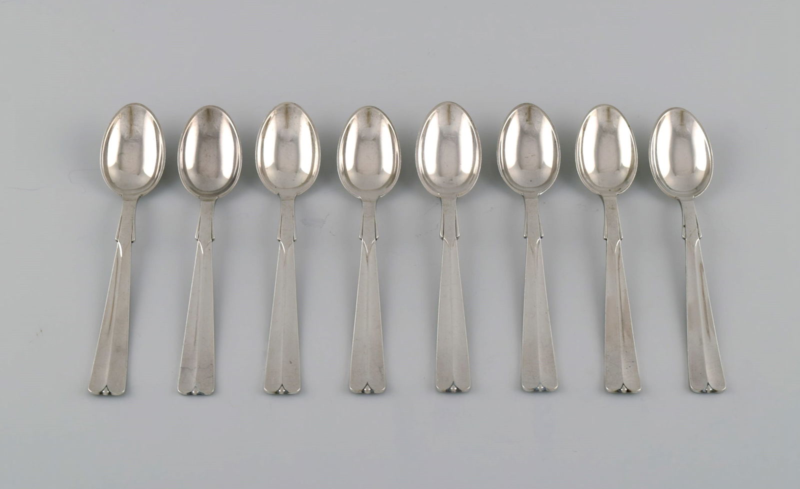 Hans Hansen silverware no. 7. Eight art deco silver (830) teaspoons. 1930s.: Title:Hans Hansen silverware no. 7. Eight art deco silver (830) teaspoons. 1930s. Description:Hans Hansen silverware no. 7. Eight art deco silver (830) teaspoons. 1930s. Length: 11.5 cm. In excellent