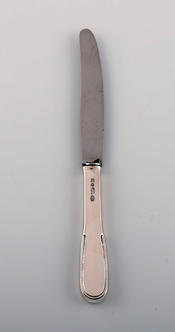 Four Evald Nielsen number 14 small lunch knives in hammered silver (830) and stainless steel. 1920s. - 2