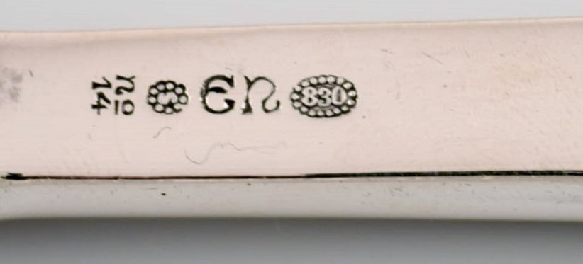 Four Evald Nielsen number 14 small lunch knives in hammered silver (830) and stainless steel. 1920s. - 4