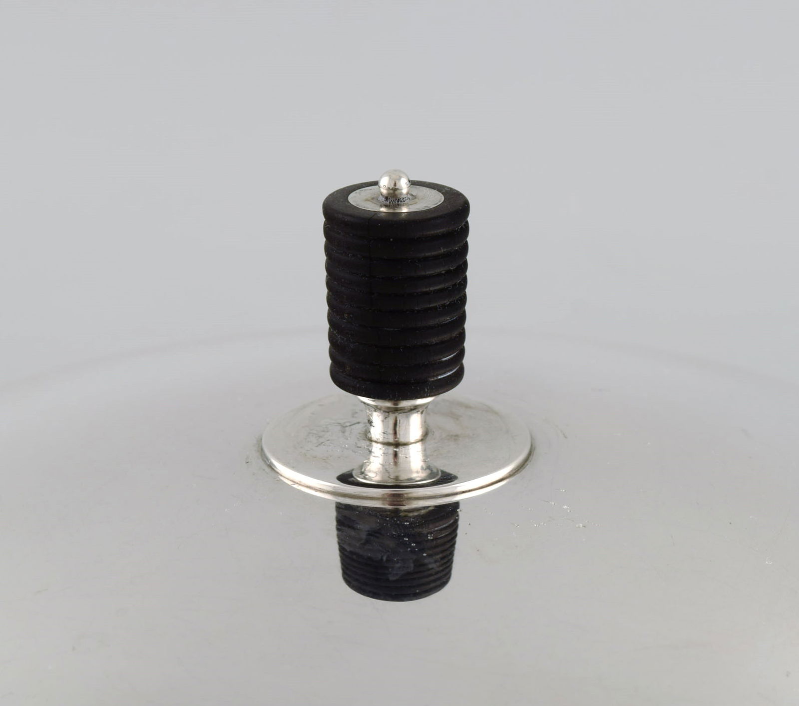 Sigvard Bernadotte for Georg Jensen. Rare casserole in sterling silver with handle and lid knob in - 2