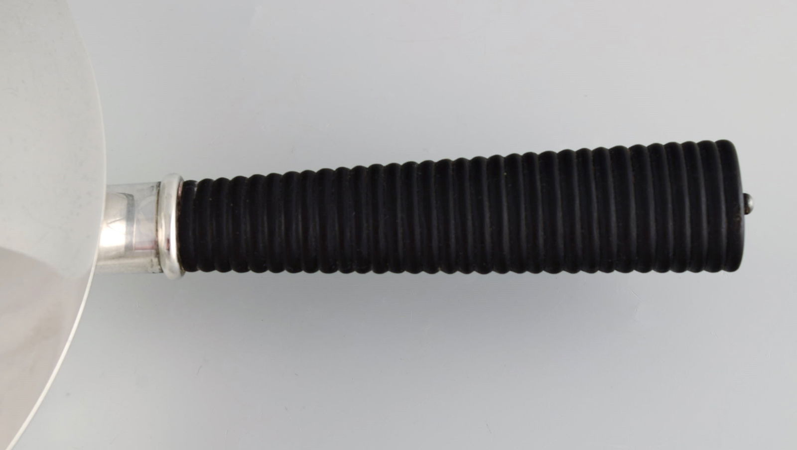 Sigvard Bernadotte for Georg Jensen. Rare casserole in sterling silver with handle and lid knob in - 3