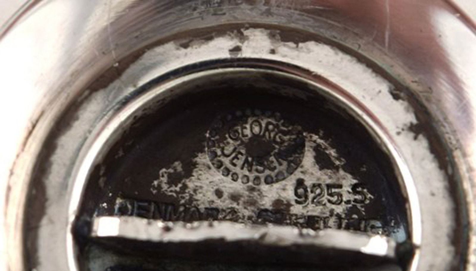 Modernist Hans Hansen for Georg Jensen salt shaker in sterling silver. 1960s. - 5