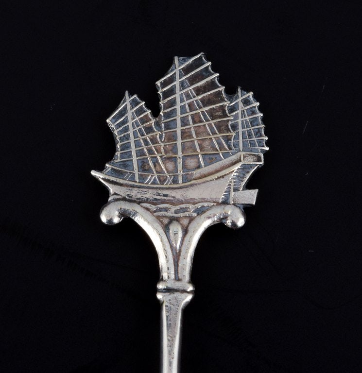 Hong Kong silver, eight spoons with different motifs. - 6