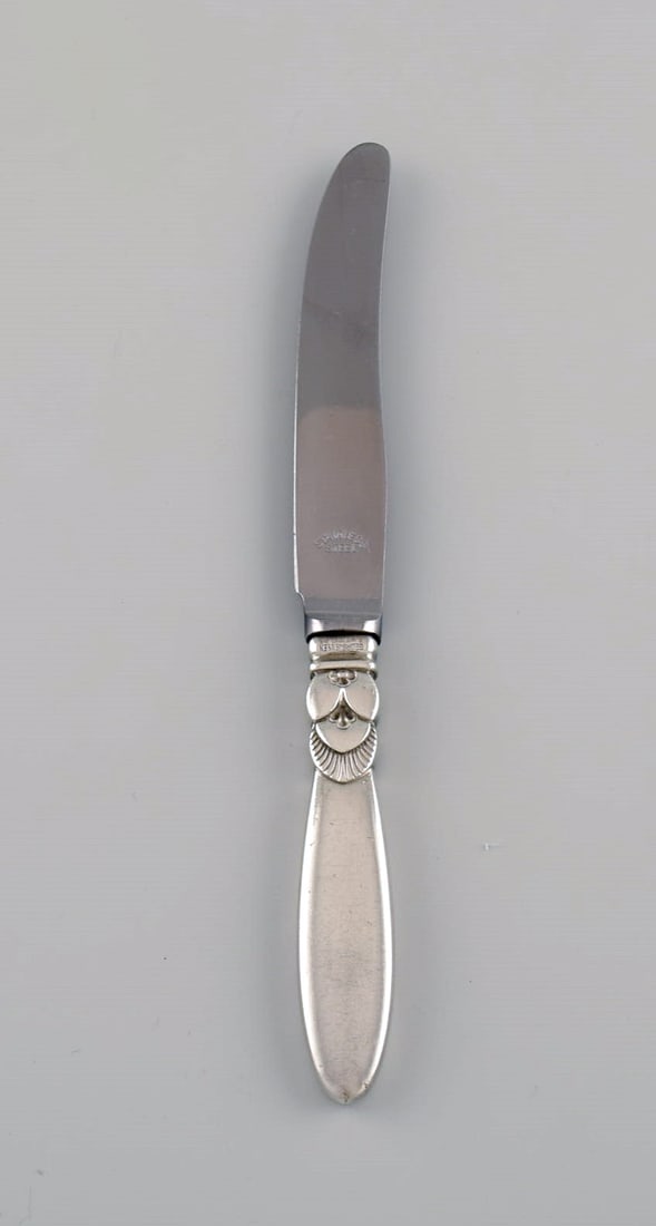 Georg Jensen Cactus lunch knife in sterling silver and stainless steel. Dated 1945-51. (1 of 4)