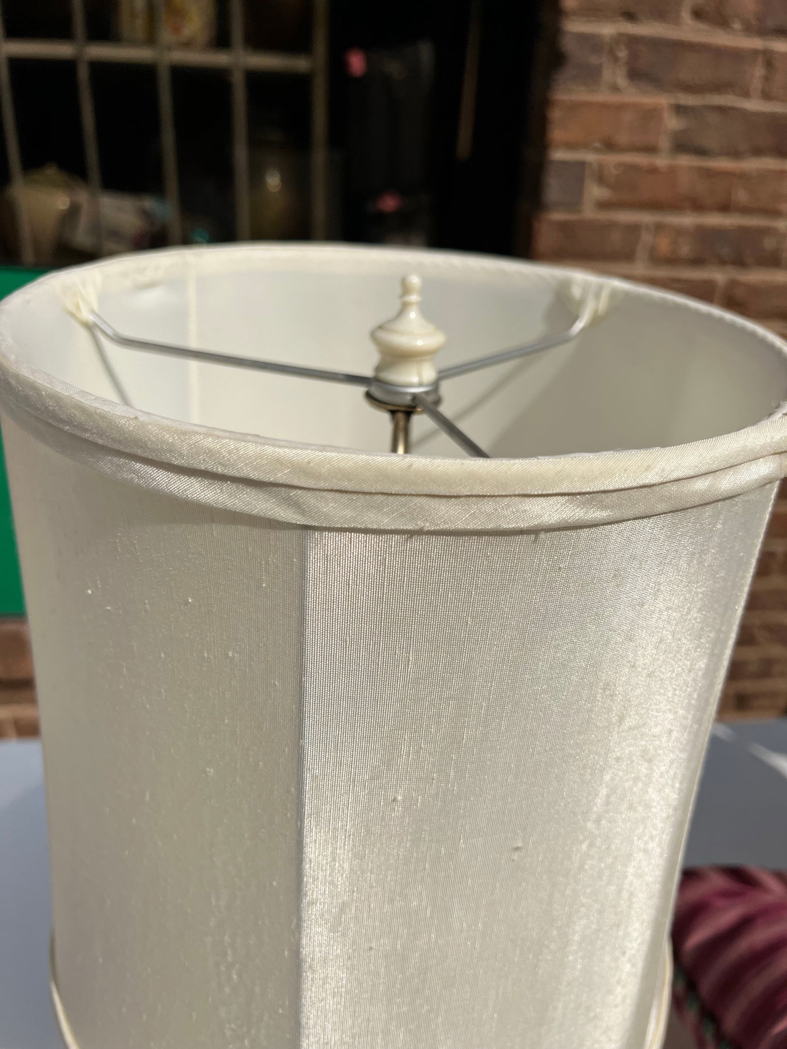 1970s Small Ceramic Table Lamp With Floral Details - 3