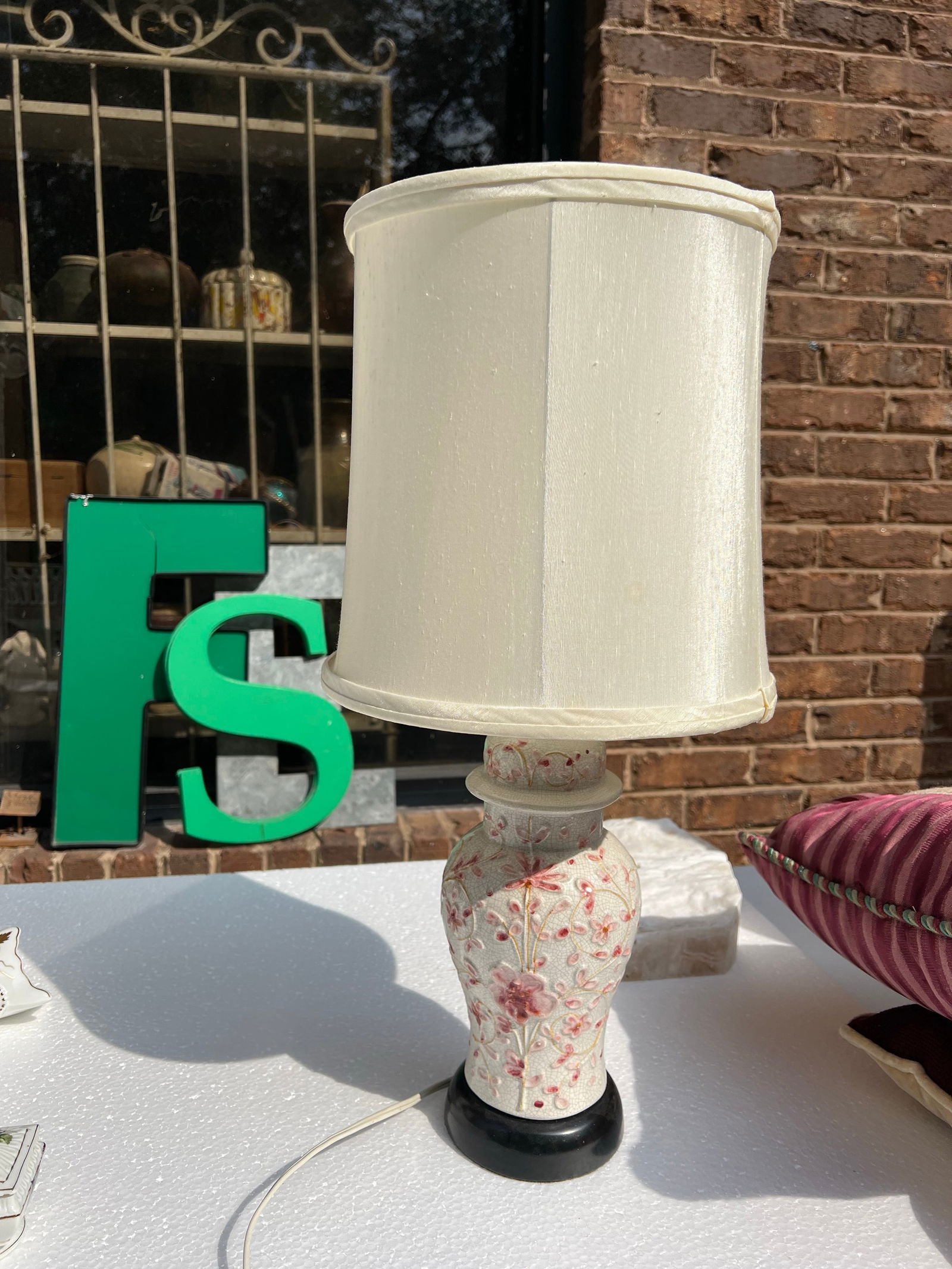 1970s Small Ceramic Table Lamp With Floral Details - 4