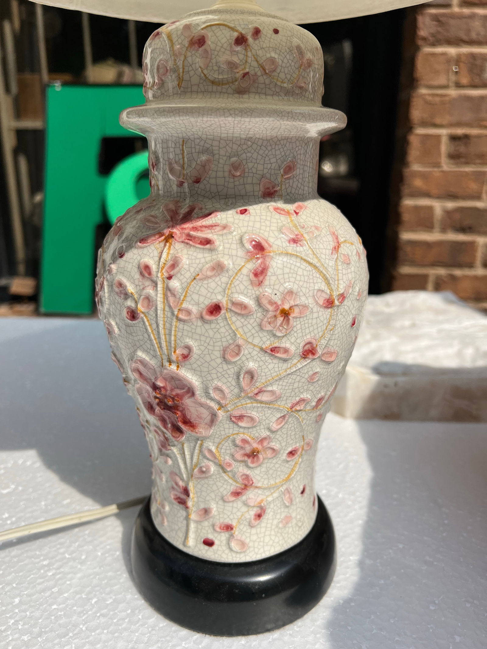 1970s Small Ceramic Table Lamp With Floral Details - 5